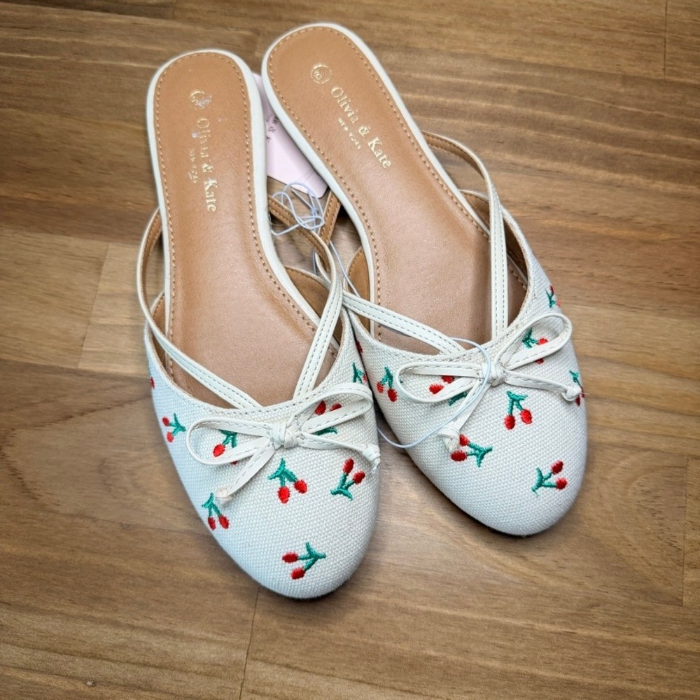 NWT Olivia & Kate Cherry Embroidered Ballet Mules Flats Size 6.5 Ivory